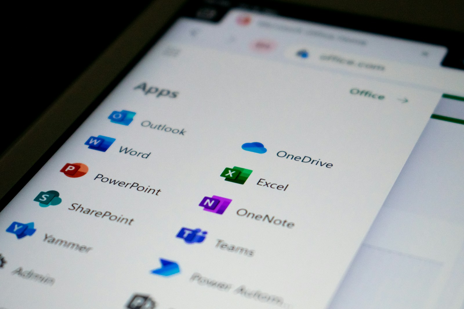Microsoft 365 apps in beeld: Outlook, Word, OneDrive, Excel, SharePoint, Teams